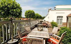 Hotel Bliss